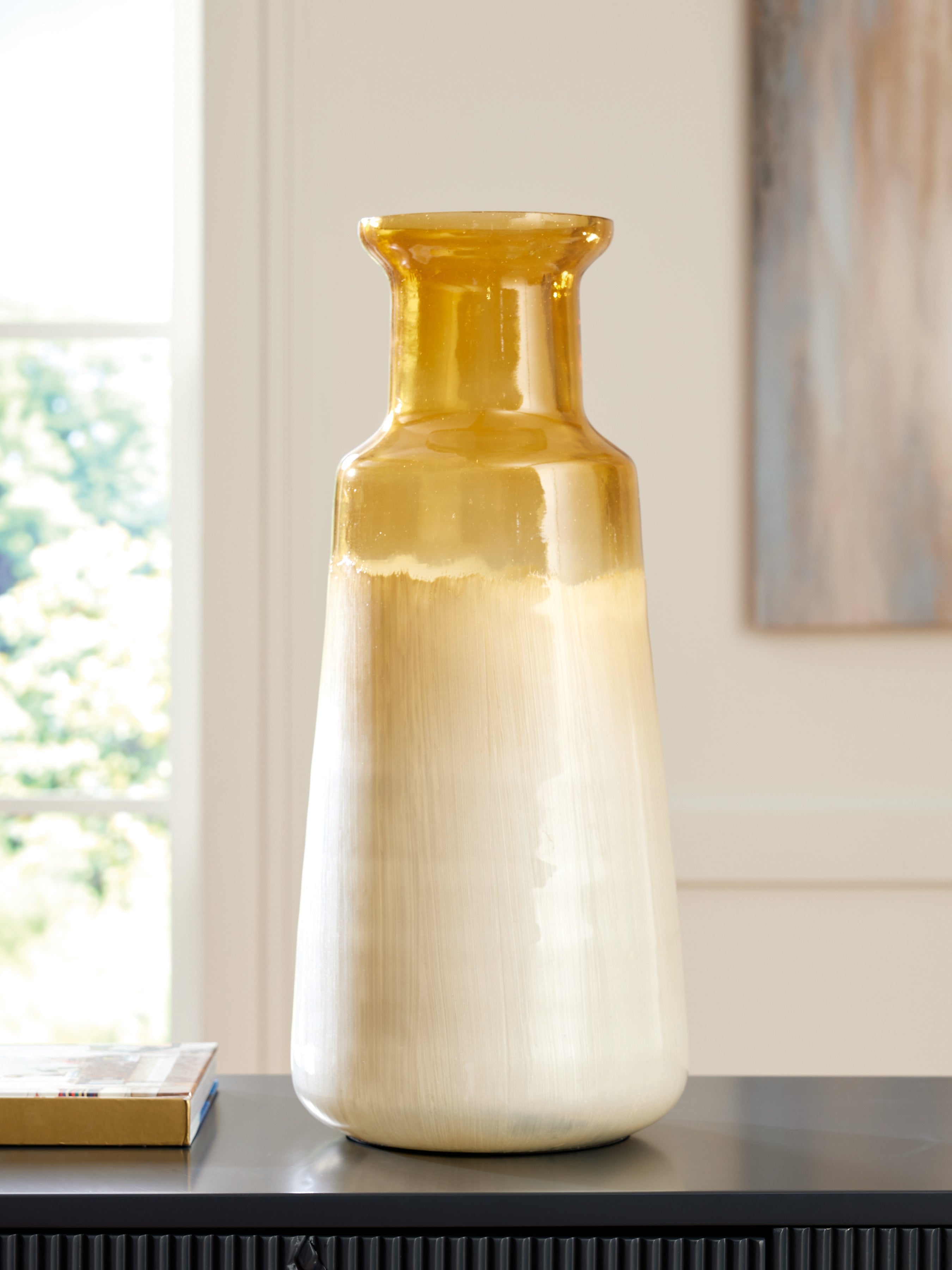 Fine Furniture & Decor - Ashley Furniture - Wynburg Vase - Vase / White/Amber - A2000723