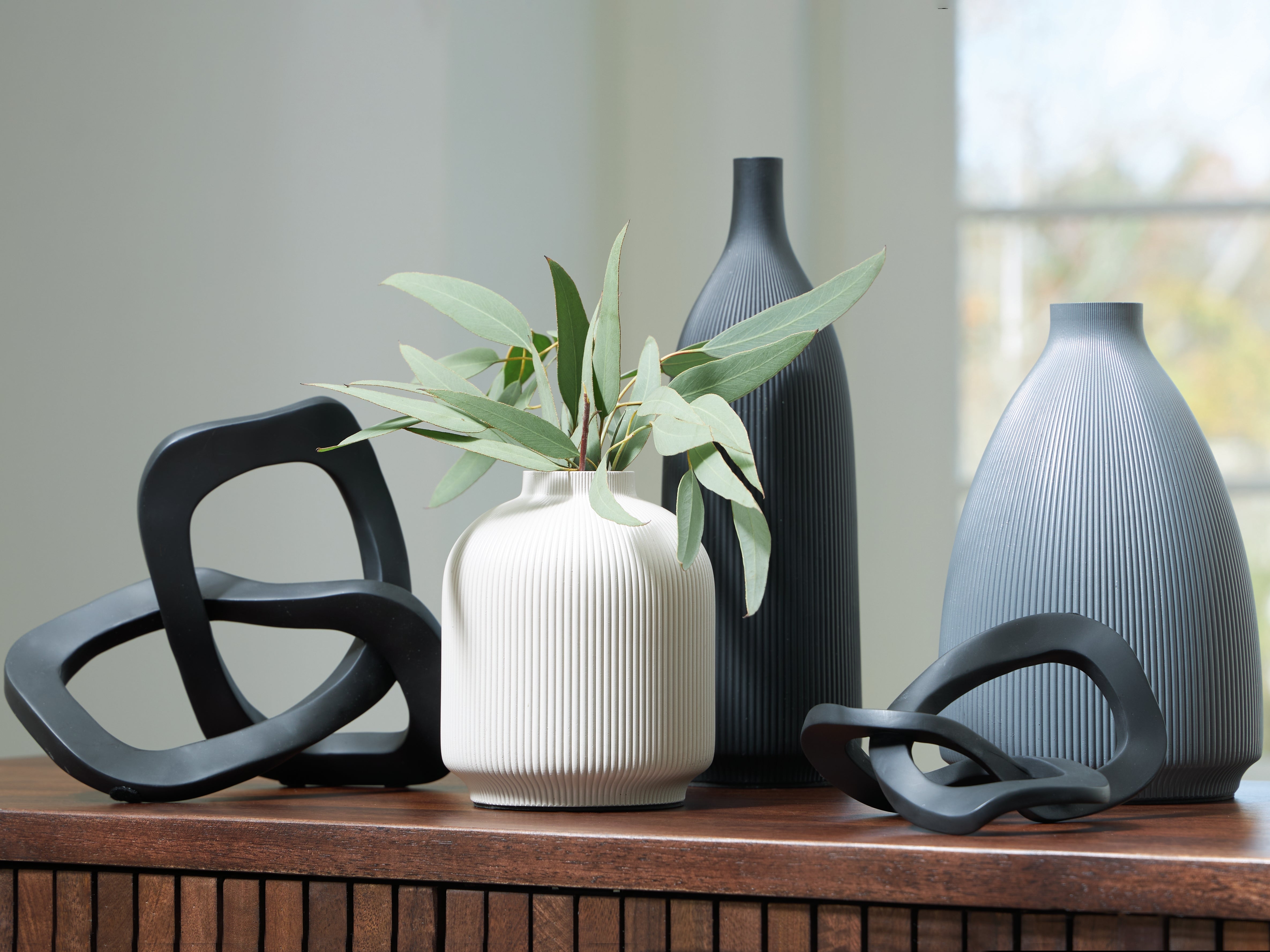 Fine Furniture & Decor - Ashley Furniture - Leithick Accessory Set (Set of 5) - Accessory Set (5/CN) / Black/Tan/Gray - A2C00211