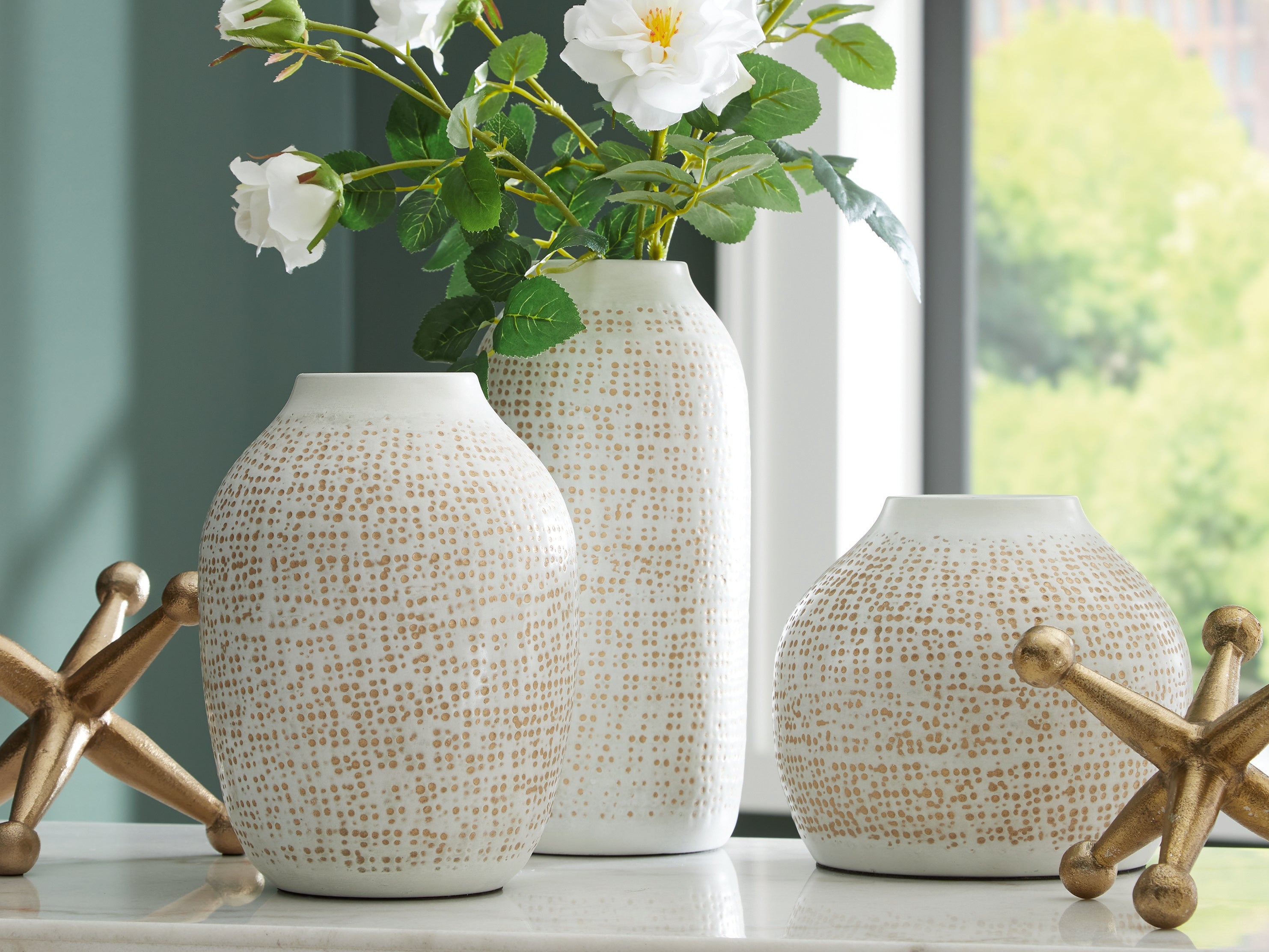 Fine Furniture & Decor - Ashley Furniture - Vinburn Accessory Set (Set of 5) - Accessory Set (5/CN) / White/Gold Finish - A2C00213