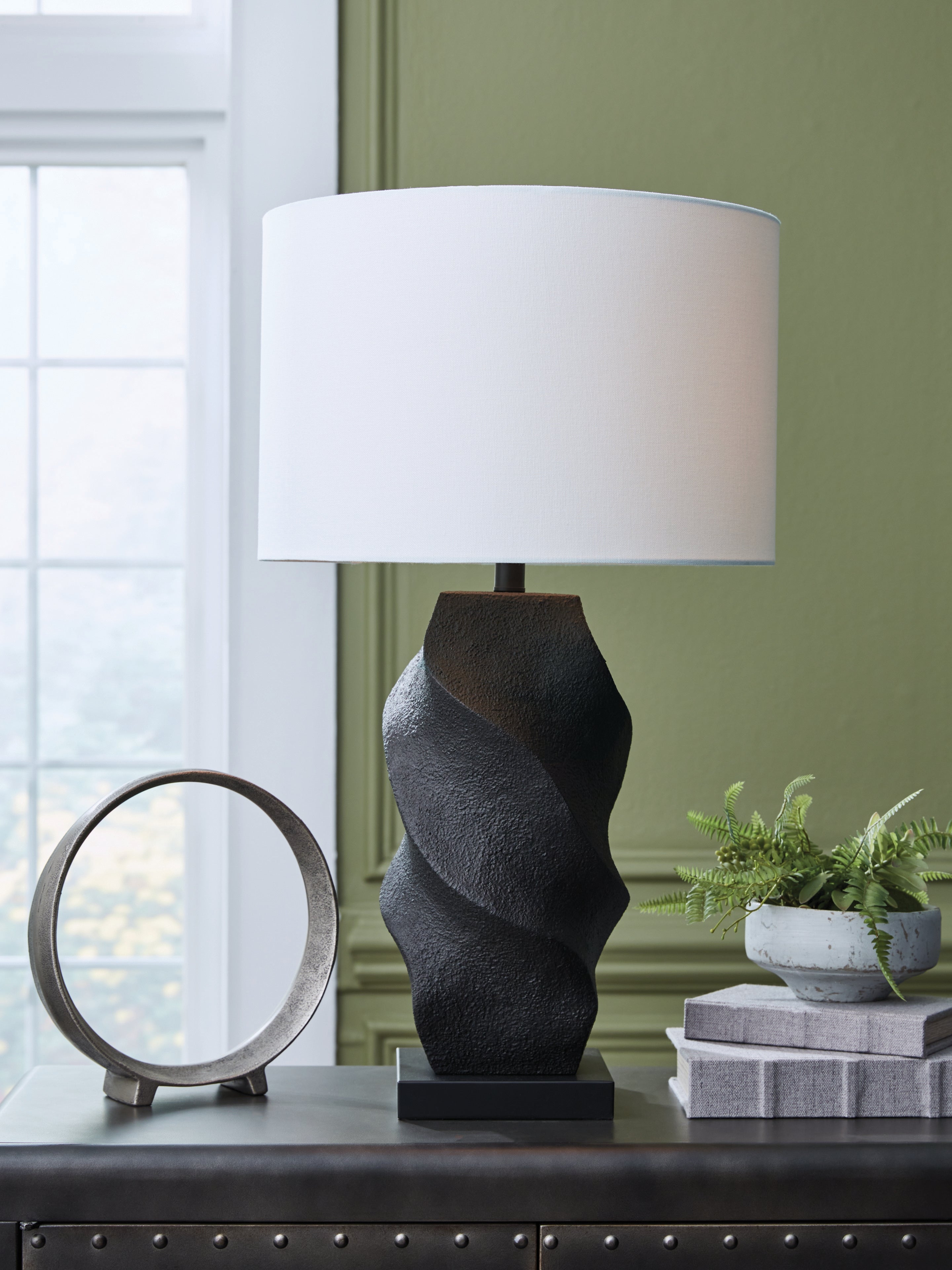 Fine Furniture & Decor - Ashley Furniture - Amillion Lighting - Poly Table Lamp (1/CN) / Black - L235904