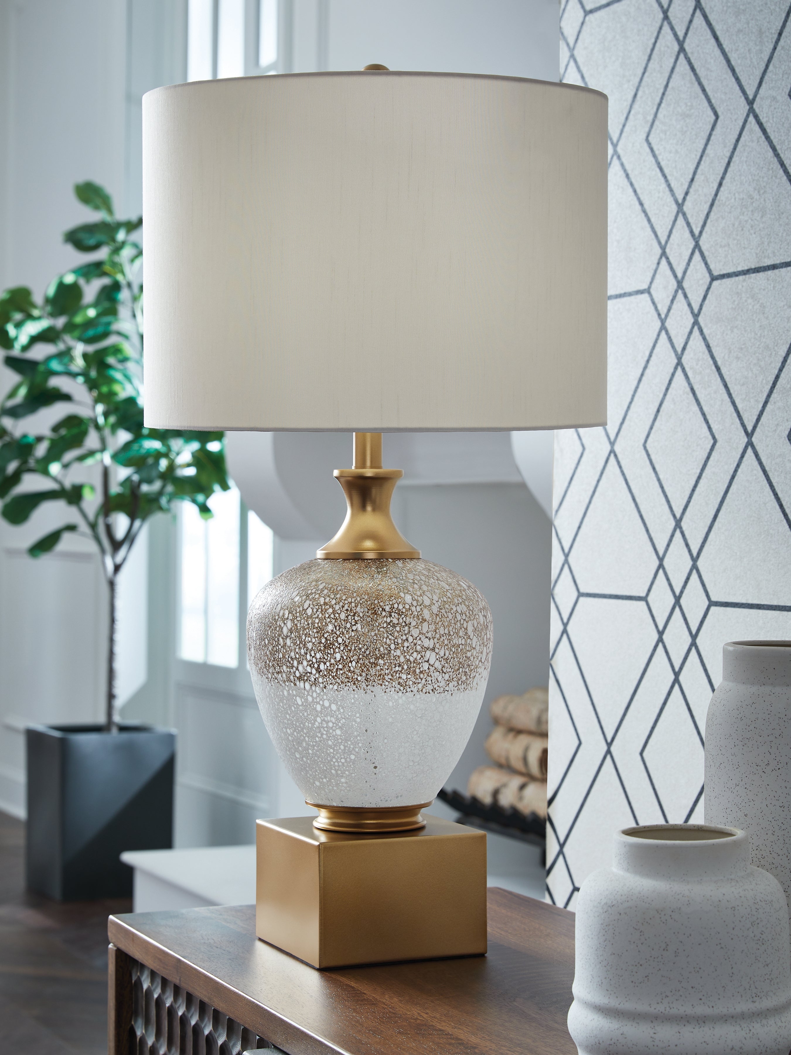 Fine Furniture & Decor - Ashley Furniture - Tavisburg Lighting - Glass Table Lamp (1/CN) / Brown/White/Gold - L430894