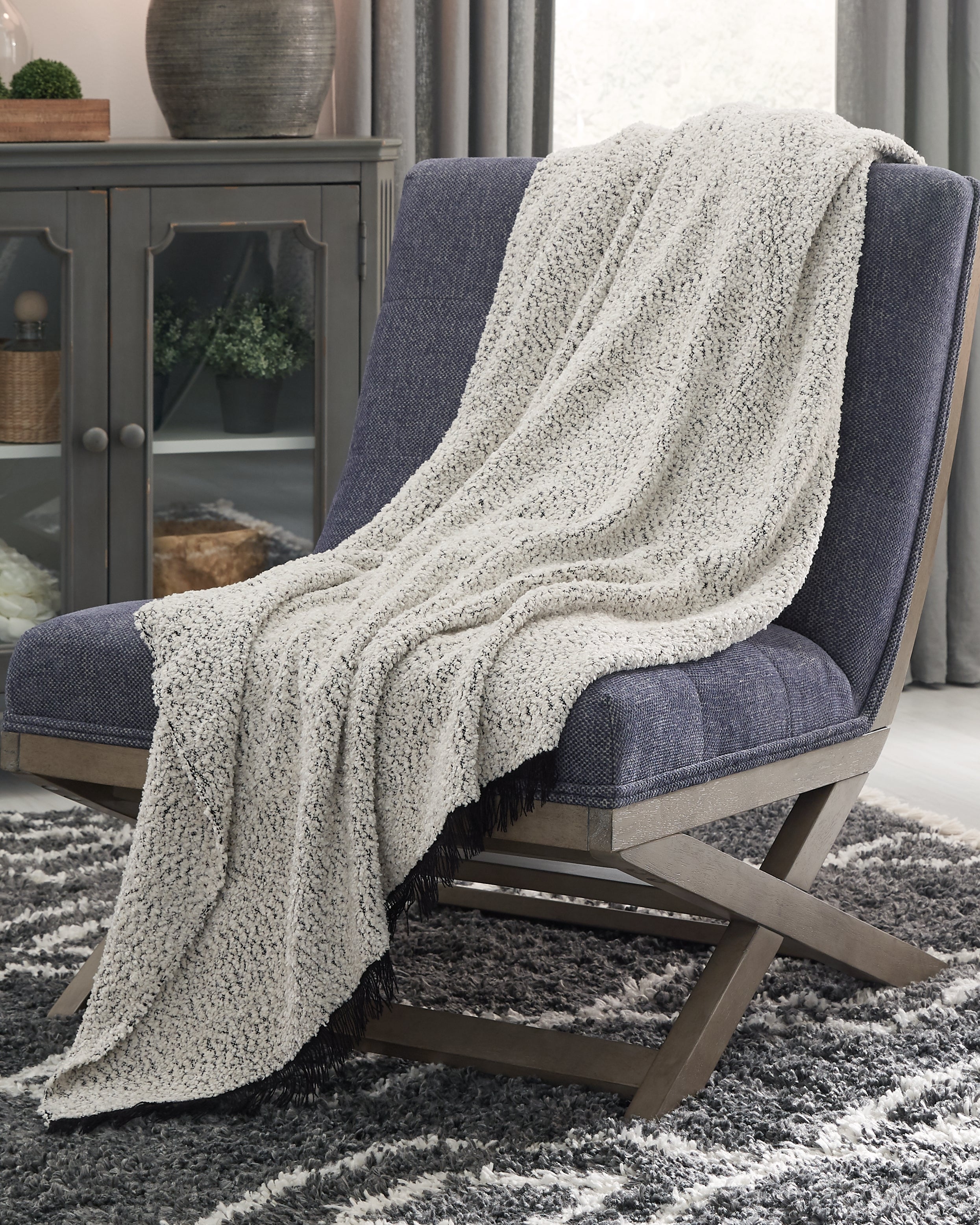 Fine Furniture & Decor - Ashley Furniture - Leonita Throw - Throw / Black/White - A1000769T