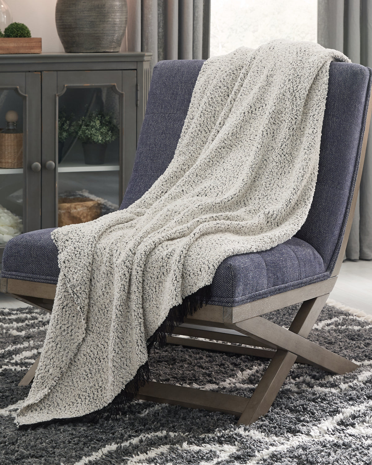 Fine Furniture & Decor - Ashley Furniture - Leonita Throw - Throw / Black/White - A1000769T