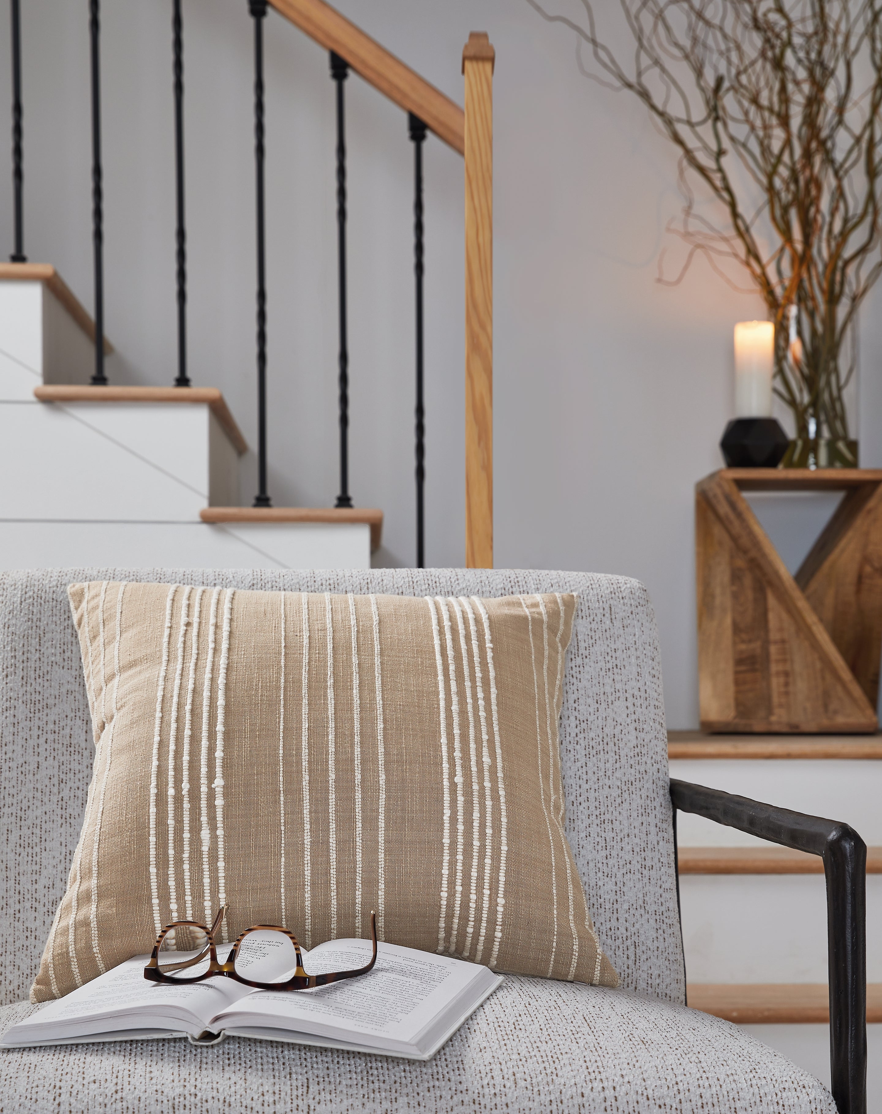 Fine Furniture & Decor - Ashley Furniture - Benbert Pillows - Pillow / Tan/White - A1000958P