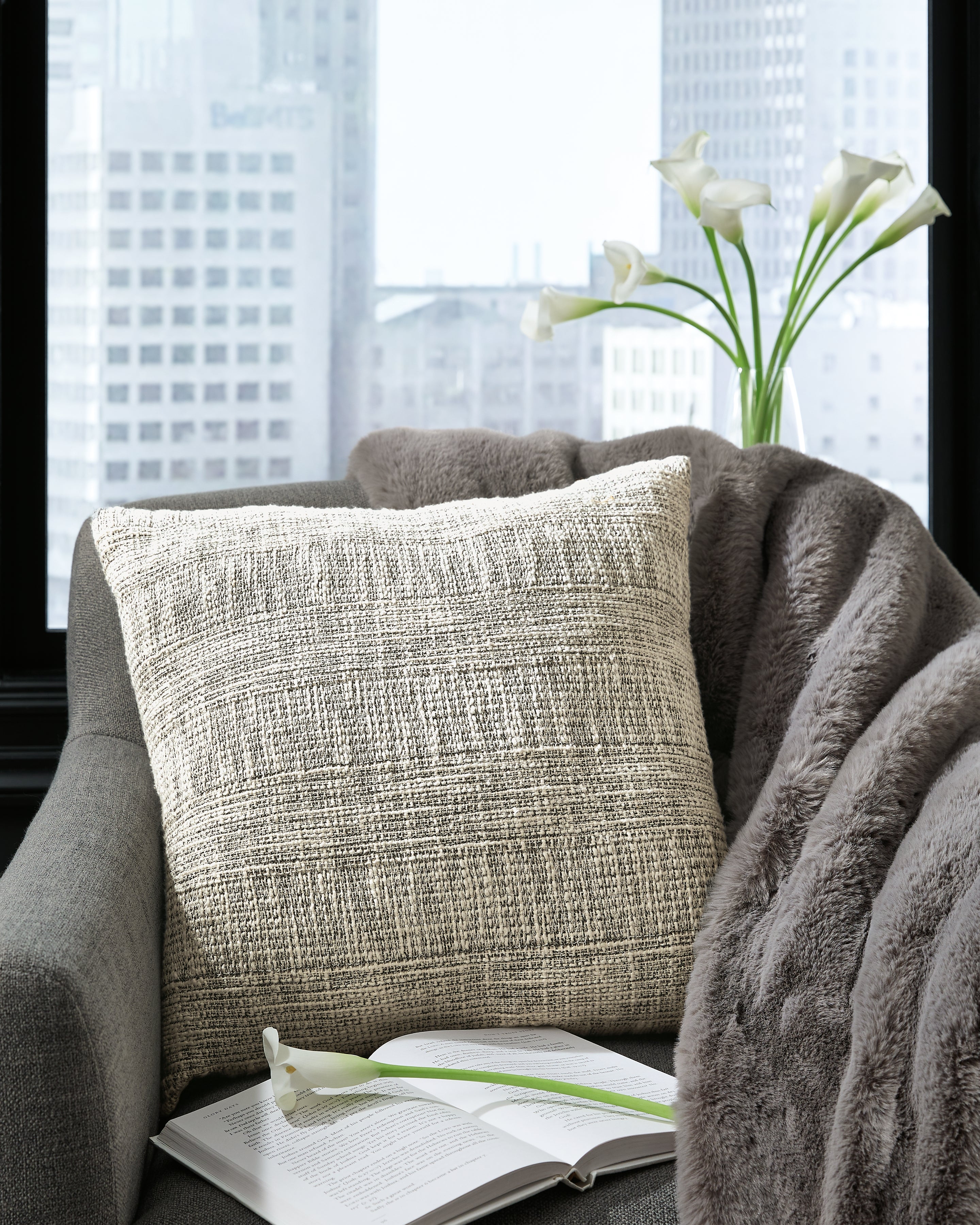 Fine Furniture & Decor - Ashley Furniture - Carddon Pillows - Pillow / Black/White - A1000960P