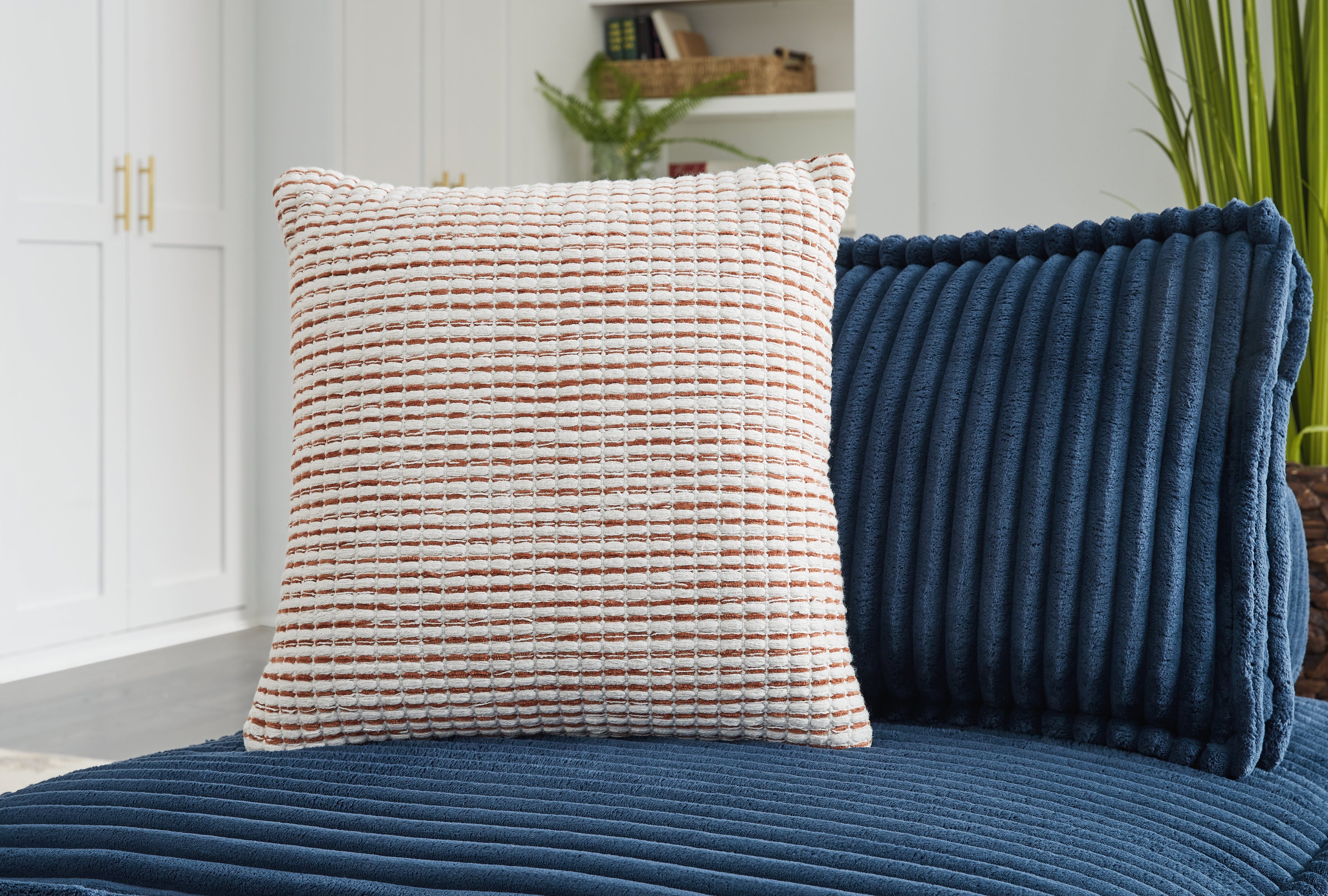 Fine Furniture & Decor - Ashley Furniture - Nashlin Pillows - Pillow / White/Rust - A1001038P