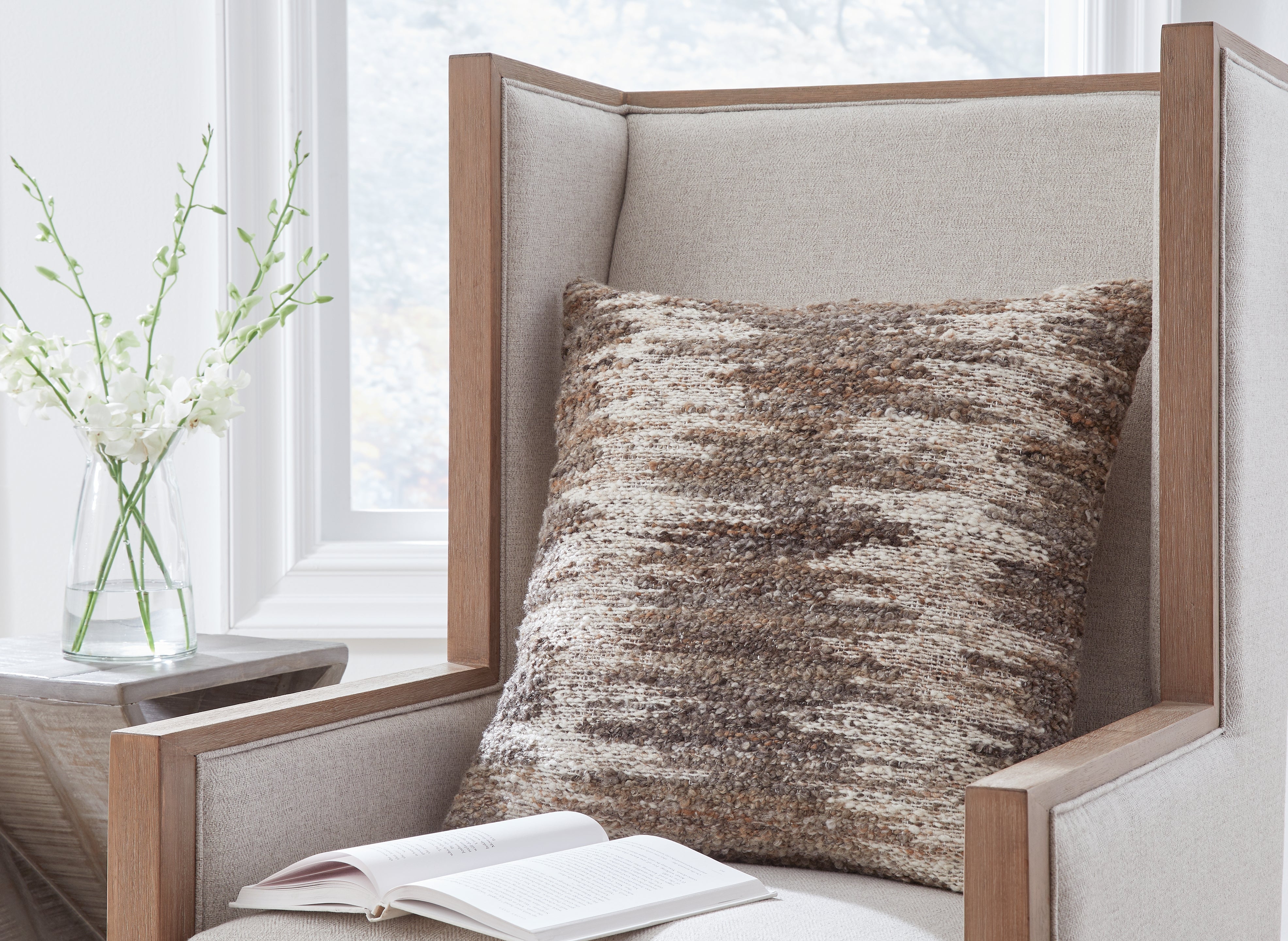 Fine Furniture & Decor - Ashley Furniture - Nealton Pillows - Pillow / Brown/White - A1001050P