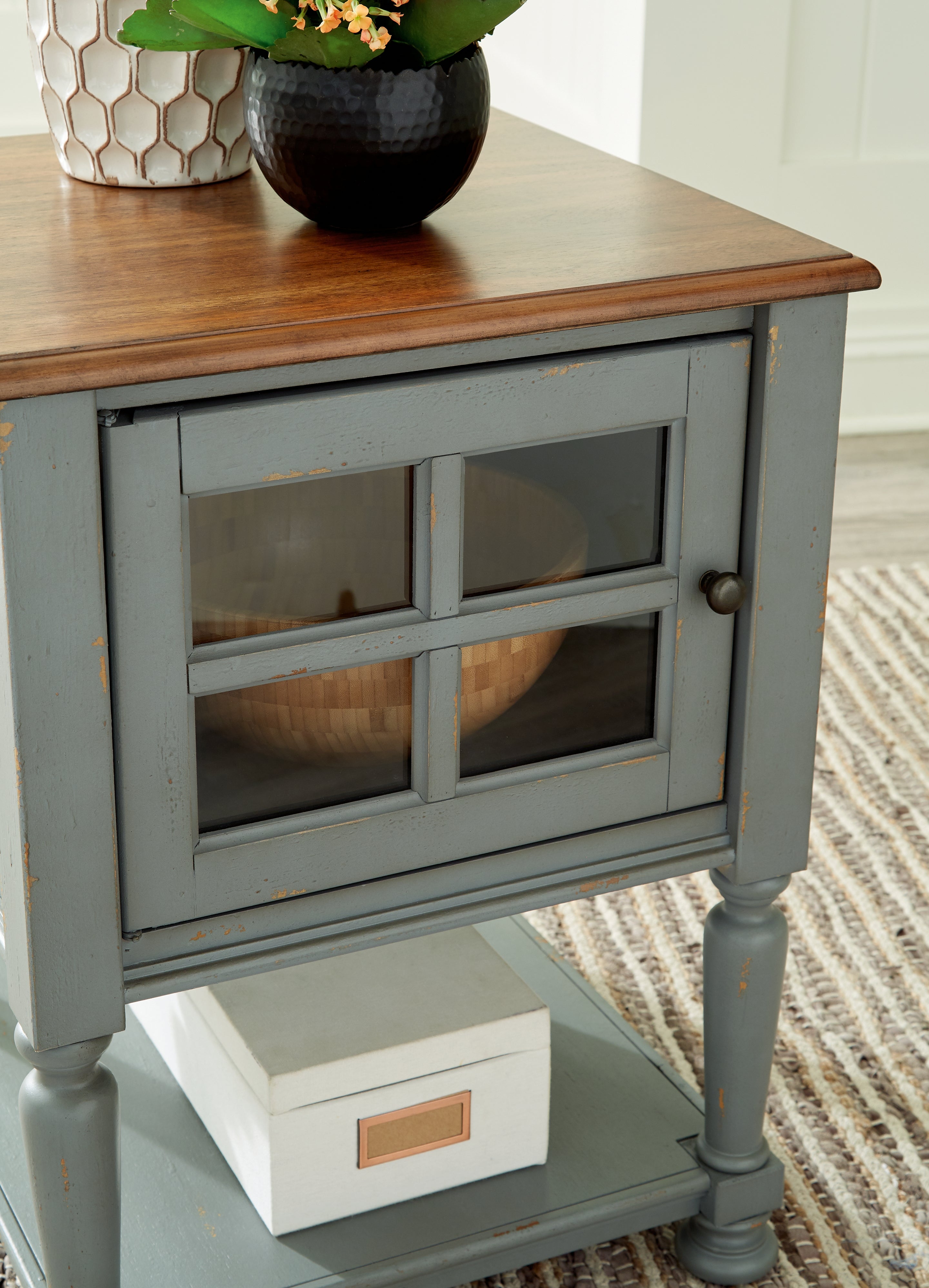 Mirimyn Accent Cabinet