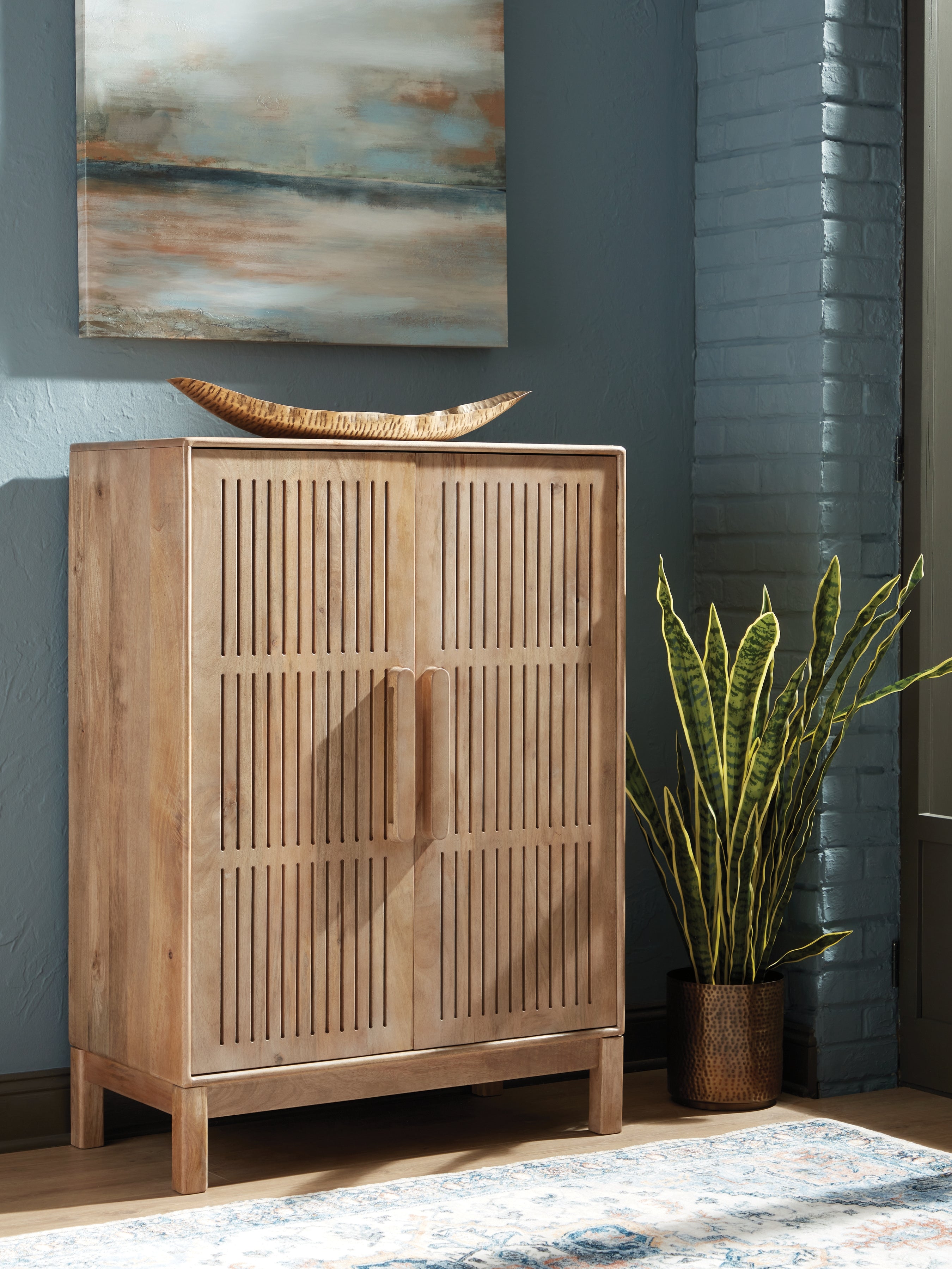 Fine Furniture & Decor - Ashley Furniture - Pellamour Bar Cabinet - Bar Cabinet / Natural Brown - A4000698