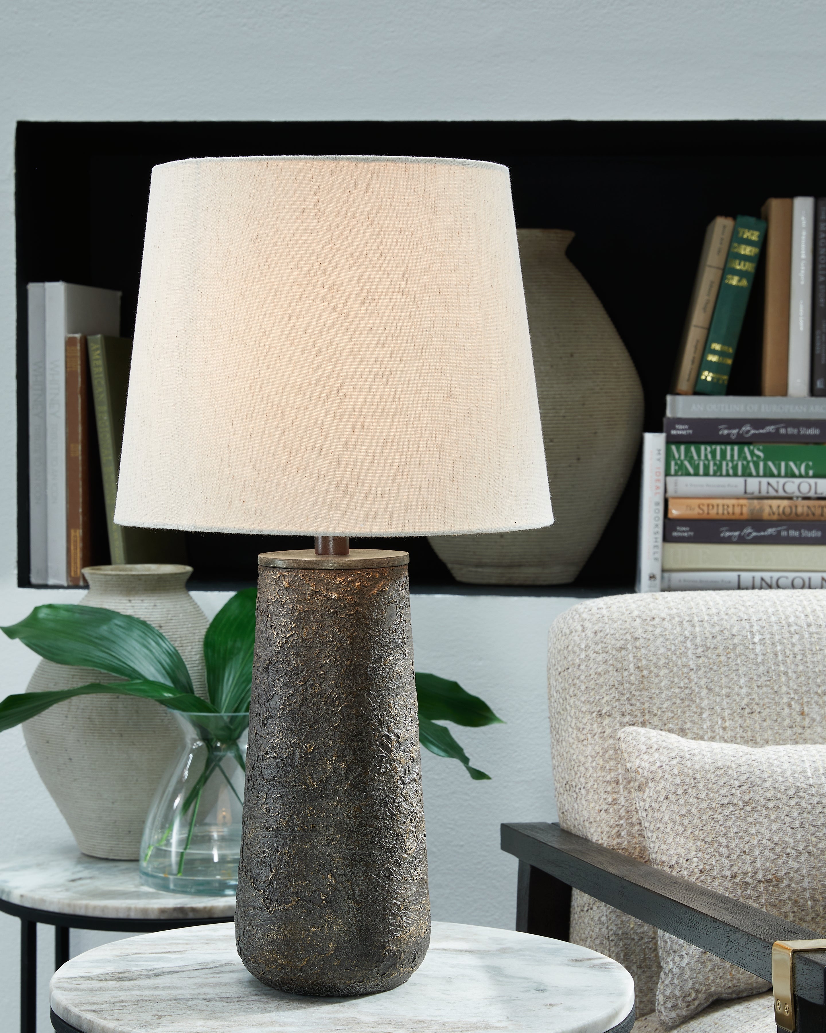 Fine Furniture & Decor - Ashley Furniture - Chaston Lighting - Metal Table Lamp (Set of 2) / Antique Bronze Finish - L204474