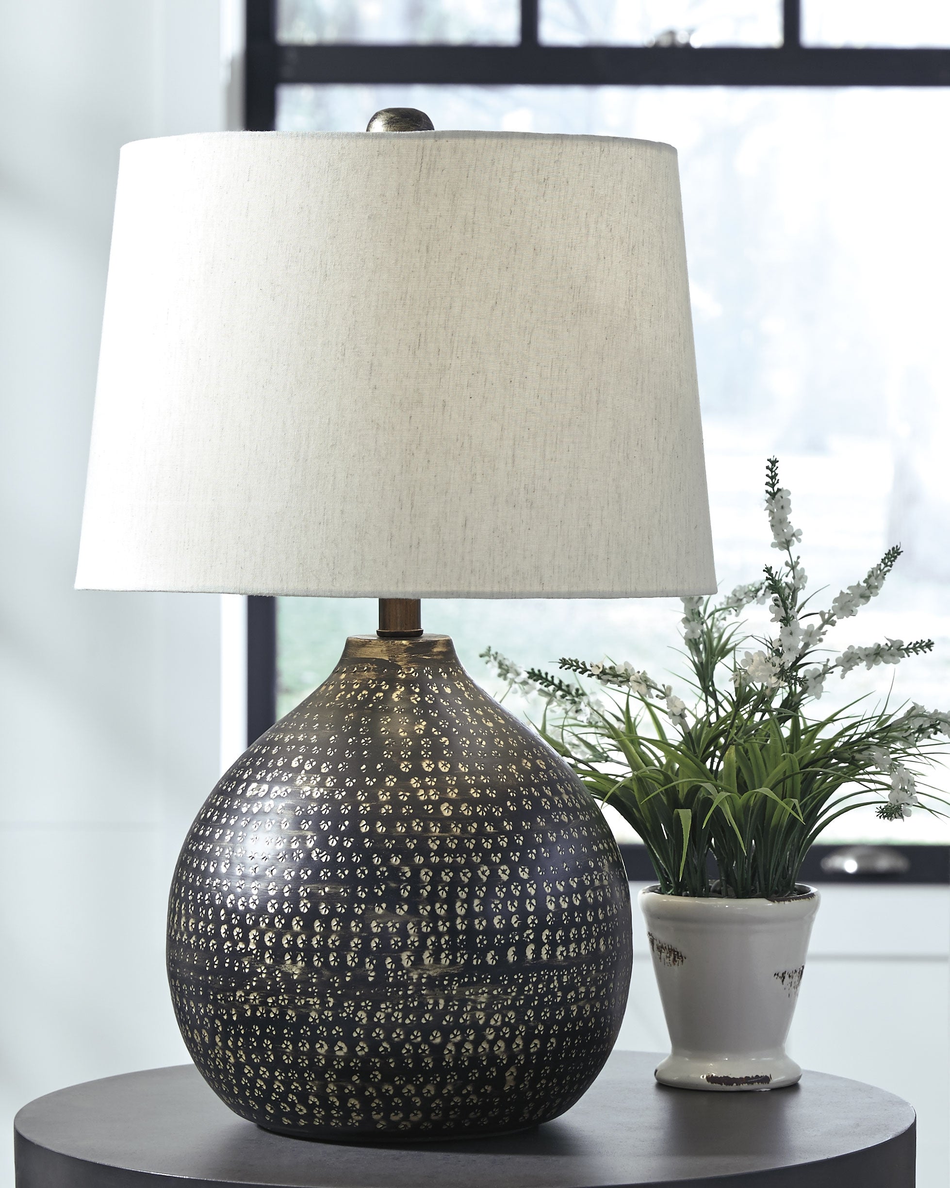 Fine Furniture & Decor - Ashley Furniture - Maire Lighting - Table Lamp (Set of 2) / Black/Gold Finish - L207294X2
