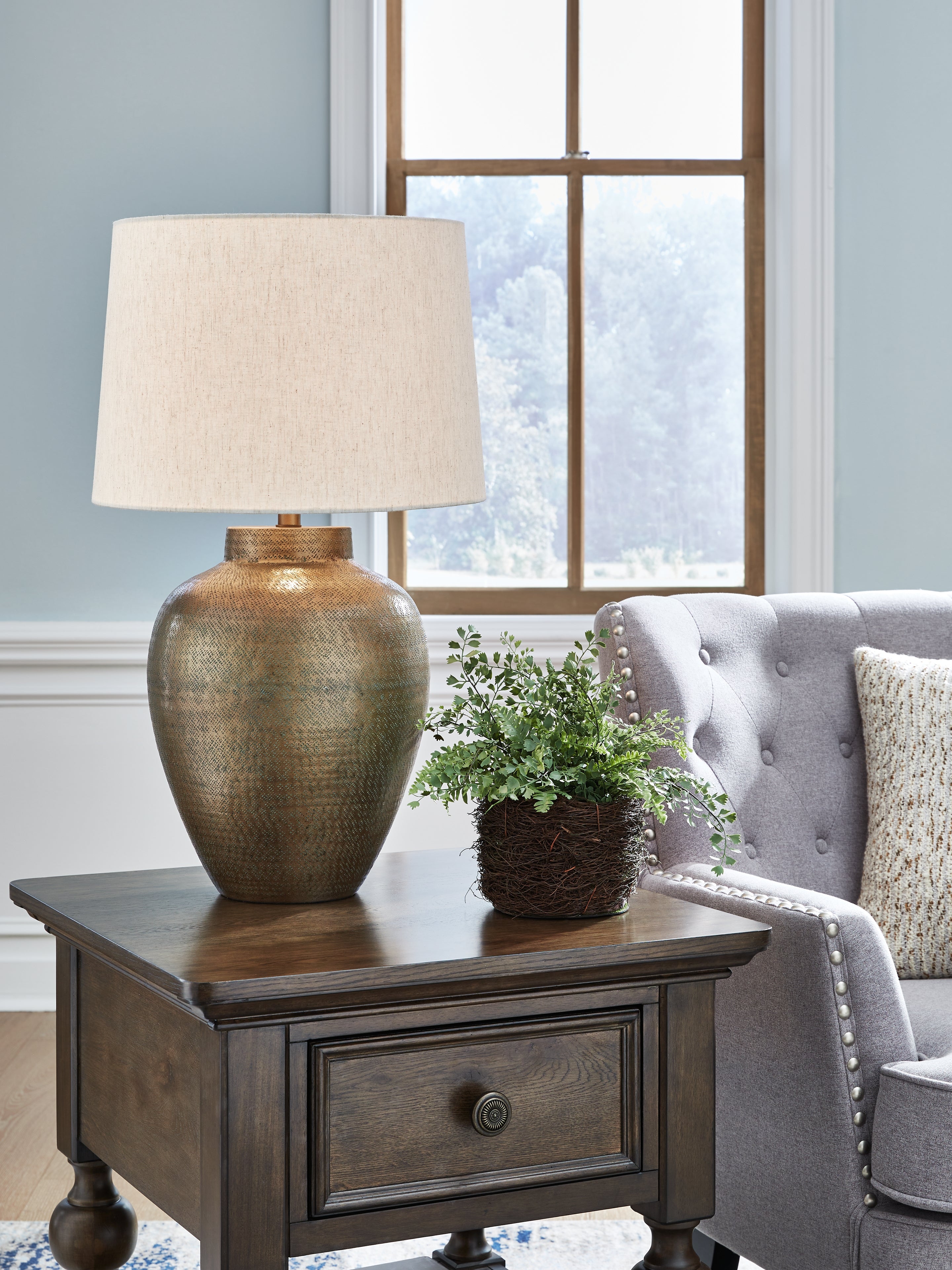 Fine Furniture & Decor - Ashley Furniture - Madney Lighting - 2-Piece Lamp Set / Antique Gold Finish - L207494X2