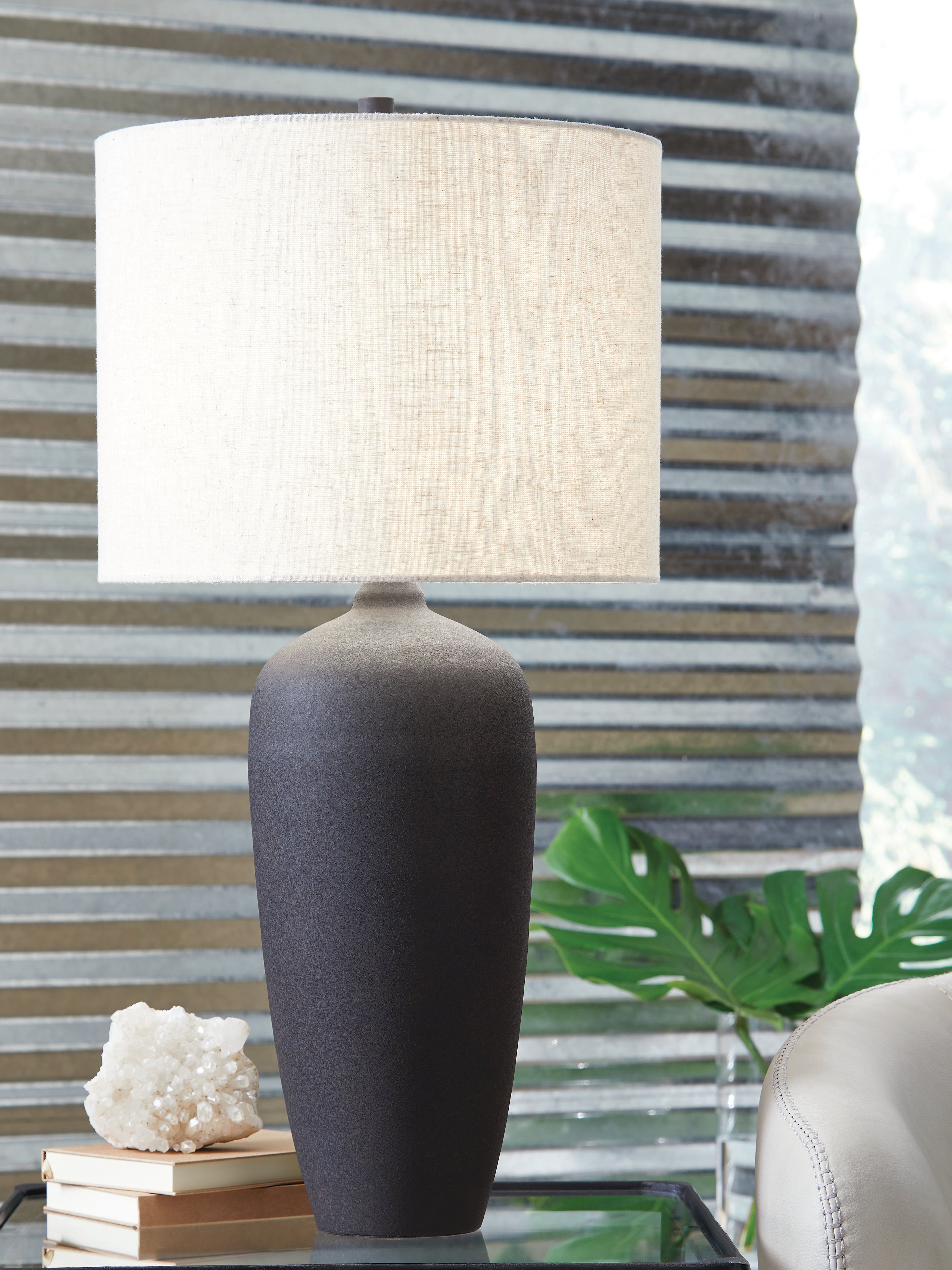 Fine Furniture & Decor - Ashley Furniture - Ryenburg Lighting - Metal Table Lamp (1/CN) / Black - L207584