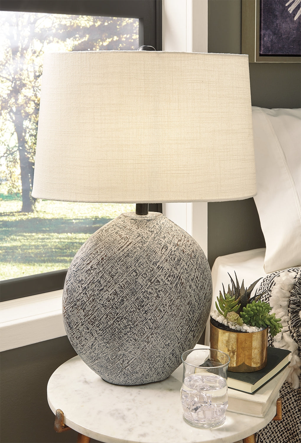 Fine Furniture & Decor - Ashley Furniture - Harif Lighting - Table Lamp (Set of 2) / Black - L235624X2