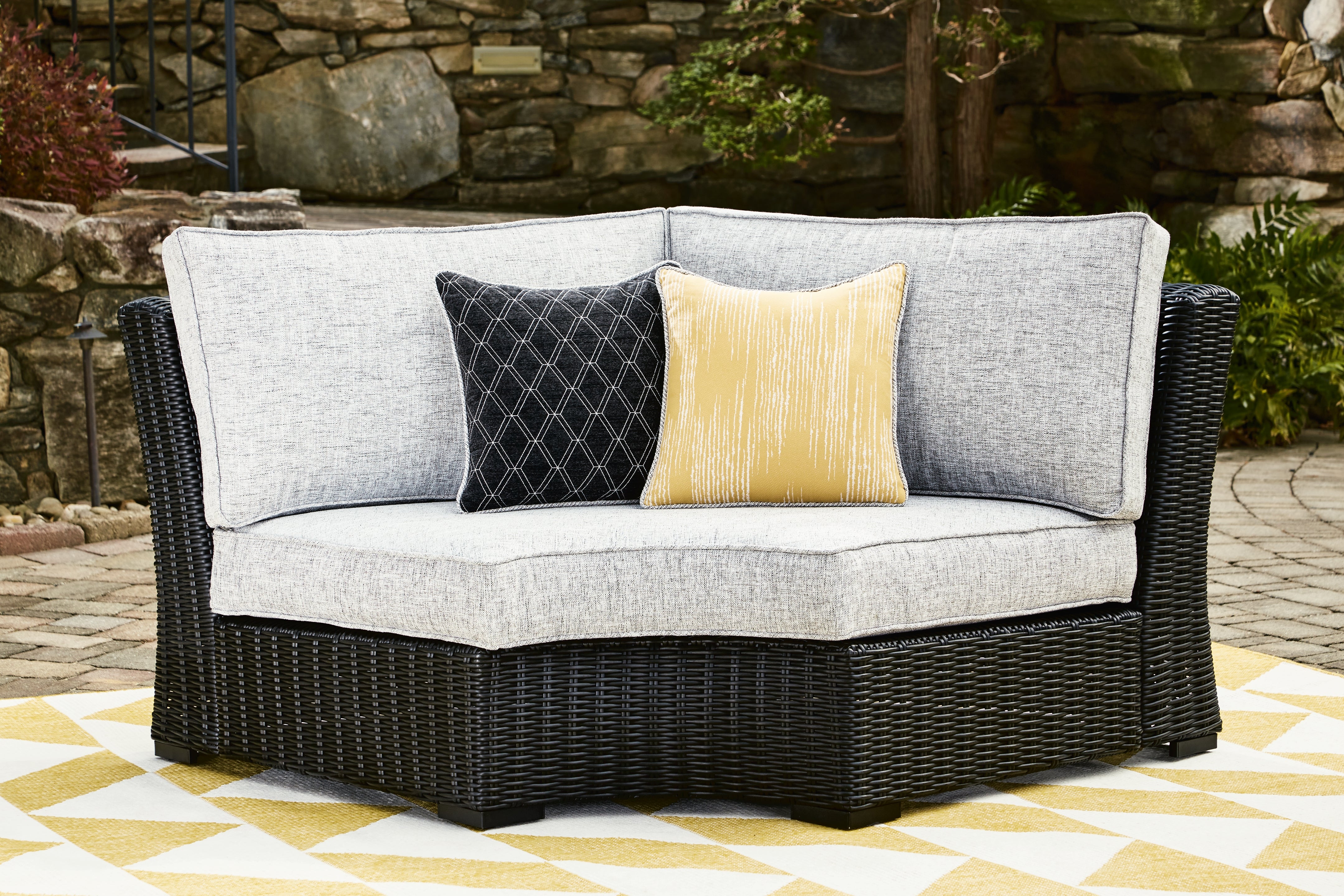 Fine Furniture & Decor - Ashley Furniture - Beachcroft Outdoor - Curved Corner Chair w/Cushion / Black/Light Gray - P792-851