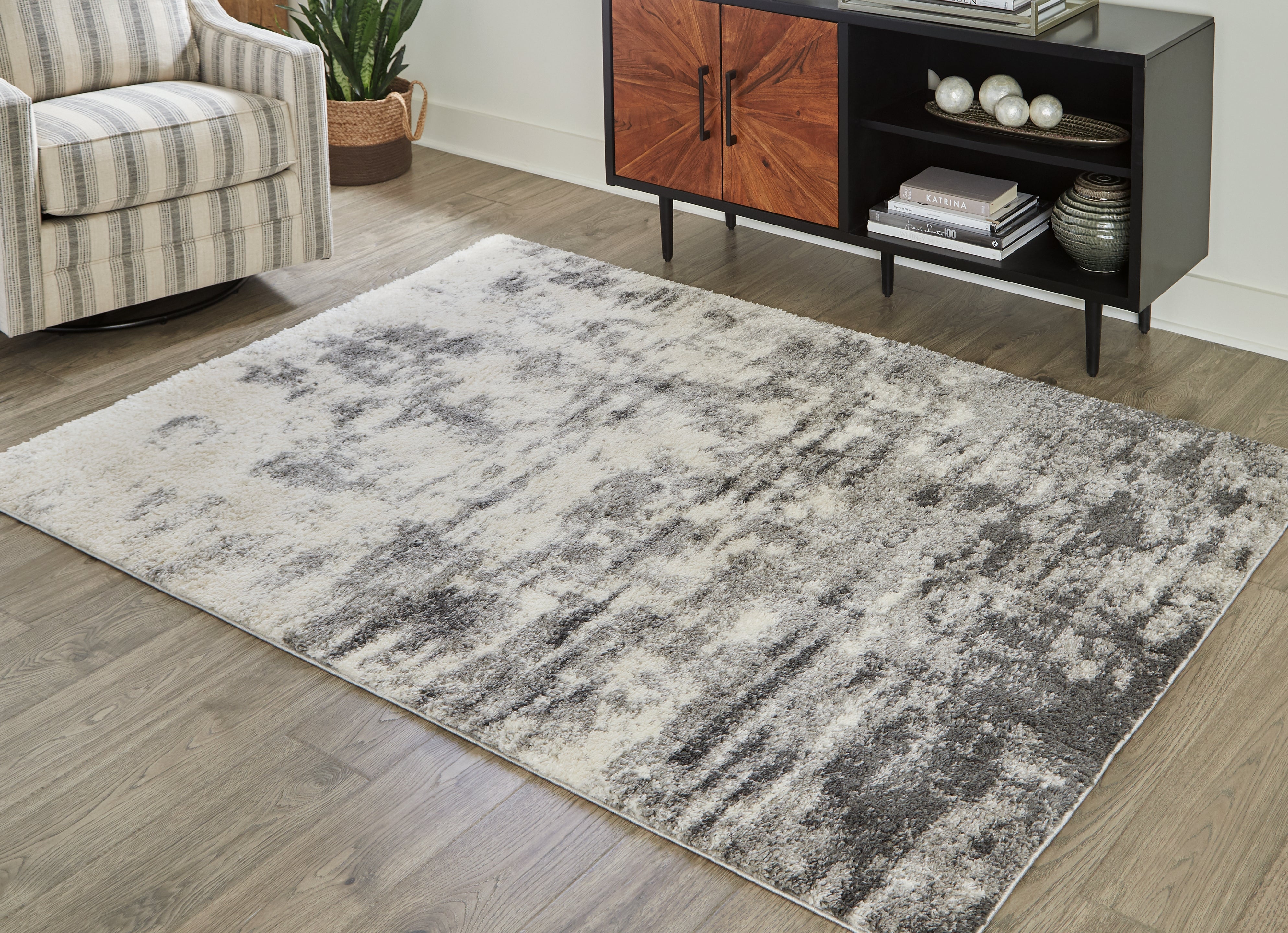 Fine Furniture & Decor - Ashley Furniture - Gerdie Rug - 7'10" x 10' Rug / Cream/Gray - R404991
